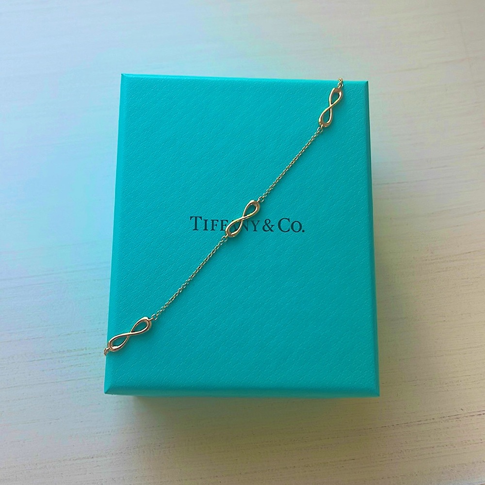 Tiffany & Co. 18K rose gold infinity bracelet size medium. NWT